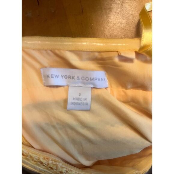 New York And Company Sleeveless/ Strapless Yellow Dress Size 2 (3290) - Picture 3 of 4